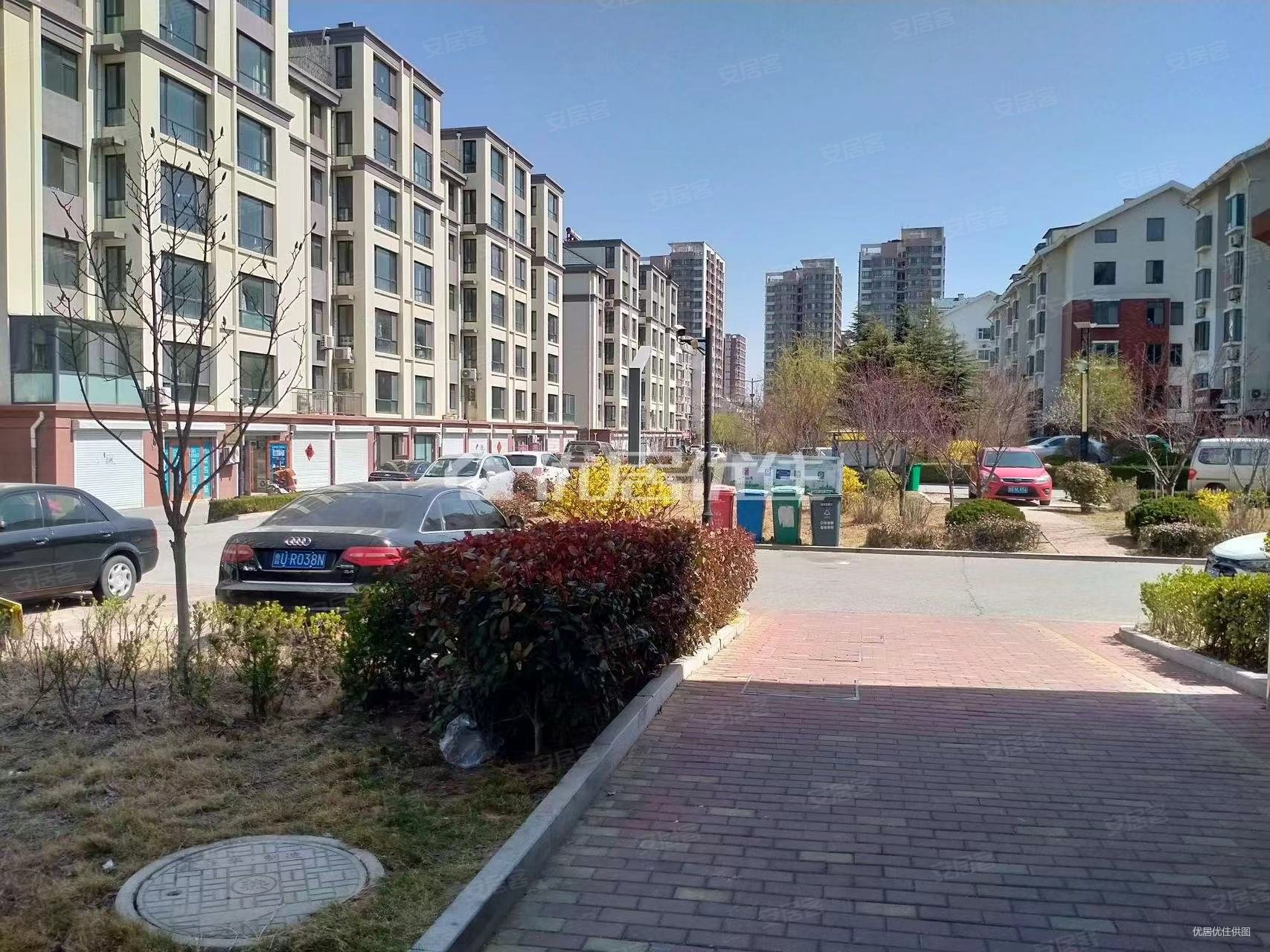 济南中路 精装三室 还带底屋 生活交通非常便利 看房方便,滨泰华盛苑