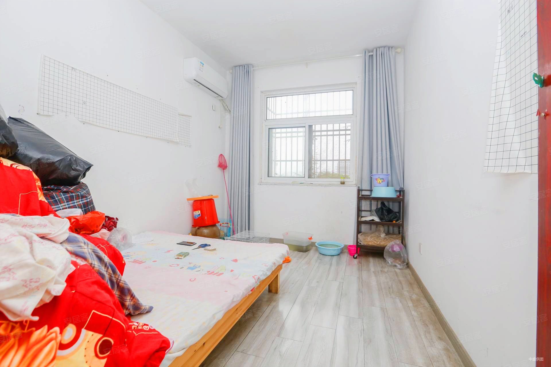 荣城花园北苑 小区新 南北通透 产权清晰 低容积 小三房