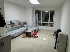 阿拉尔幸福路国际商贸城三五九小区精装大两房，就1200出租，新出房源，快出租房源真实图片