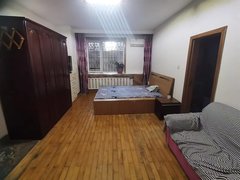 丹东振兴六纬路小学学区青年湖旁 香江花园 1楼 2室2厅 包取暖 有钥匙随时可看出租房源真实图片