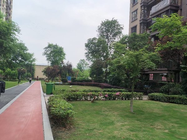 重庆渝北空港中国摩林莺花园轻轨站附近二室二厅一卫随时联系我看房子