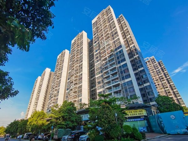 广州番禺番禺广场星尚名玥花园星尚花园靓三房出租,干净整洁,家私家电