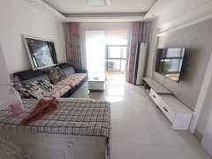 星海湾87平两室，家具家电齐全干净整洁，1300元每月。