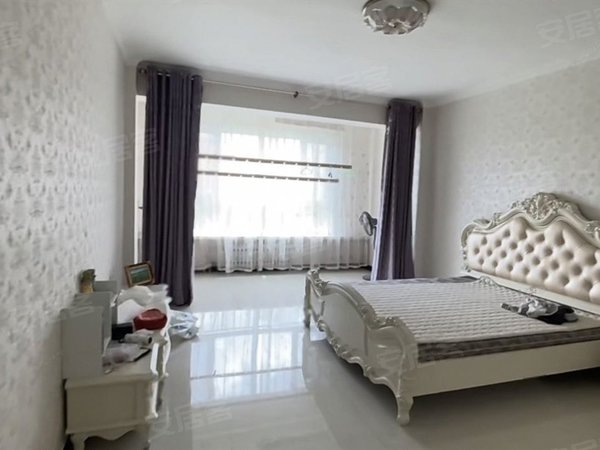 赤峰新城区临潢大街富兴嘉城(a区)富兴嘉城(a区) 3室 精装 拎包入住