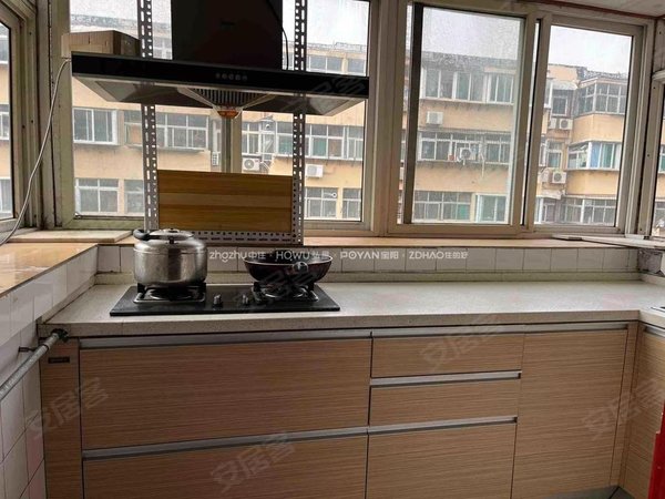 济南天桥汽车总站西苑小区西苑小区 2室2厅1卫 配套齐全 精装修 南北