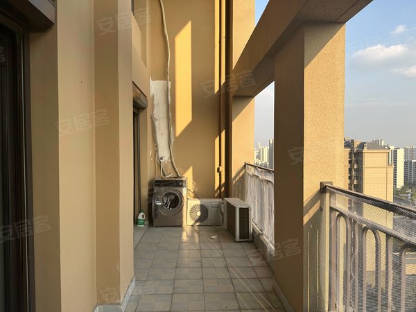 苏州吴江太湖新城绿地香奈整租 | 绿地香奈 好位置 家具齐全 拎包入住