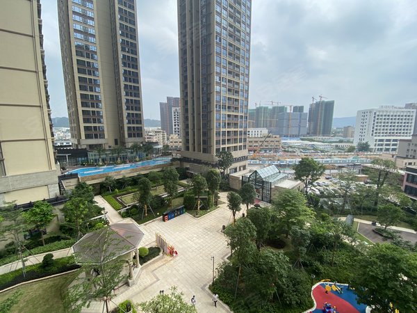 深圳坪山坪山富润乐庭比亚迪总部对面地铁口200米,富润精装大三房齐全