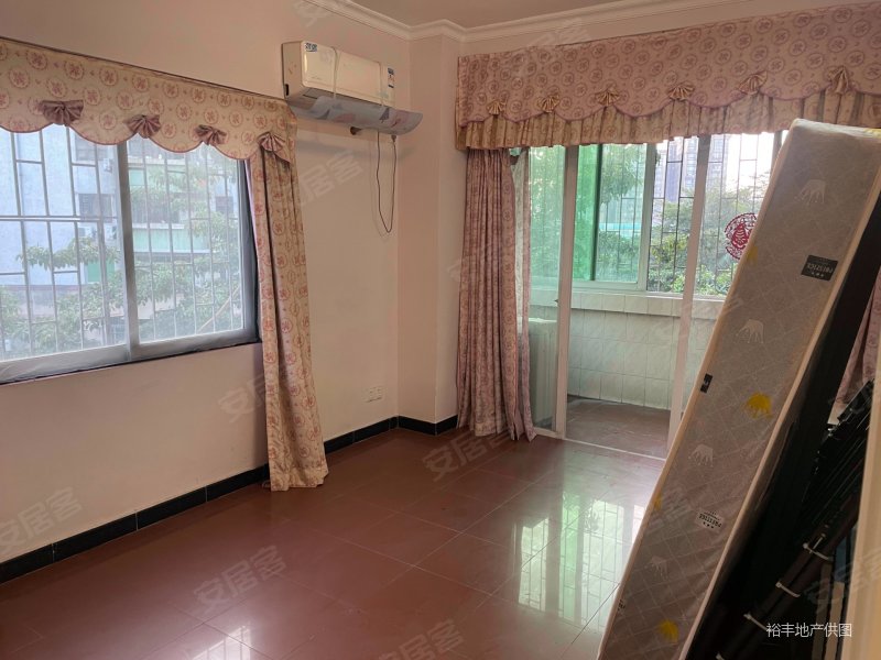 购物方便 商品住宅 朝向好 临地铁 满五 钥匙房 居家自住,嘉华苑二手