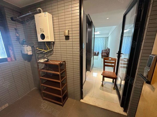 清远清城清城城区时代香海彼岸(清城区)1300元 精装干净3房 万达旁 香海彼岸南区 密码看房出租房源真实图片