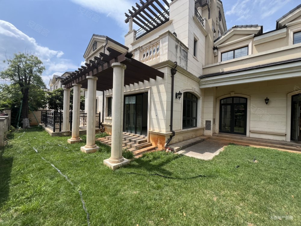 1903康醍先生 法式双拼别墅2号户型客厅大中空200平花园,公园1903康醍