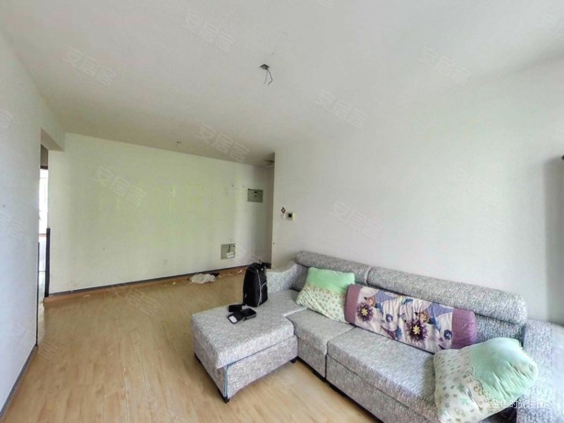 锦绣园小区(顺义) 集中供暖 小区新 装修好 有电梯