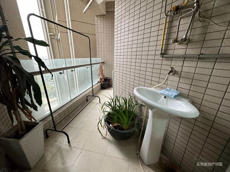 豪逸御华庭精装3房,朝南,业主诚心出售