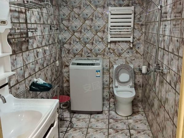 哈尔滨南岗儿童公园黑山街小区(69号,73号)月付款精装修4楼!