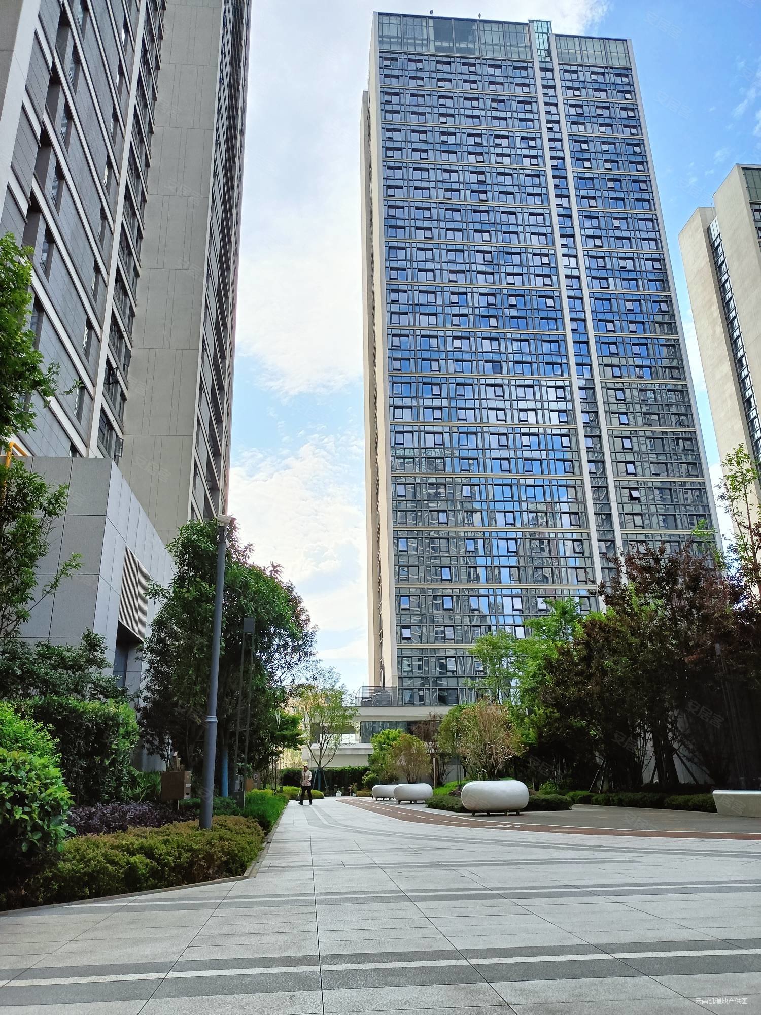 中海寰宇天下热卖巫家坝核心cbd大三房精装现房送车位