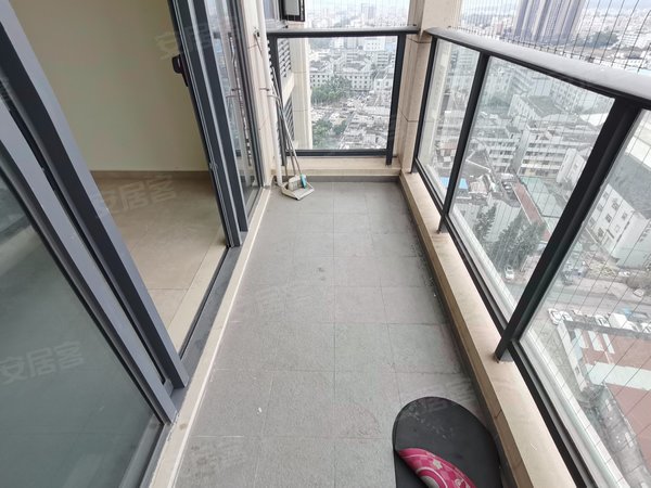 深圳龙岗坪地创城丁山河畔丁山河畔花园 精装修3房2厅2卫  带部分家电