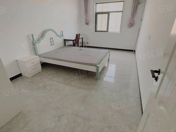 汝河花苑小区!近嵩山大厦,上下班非常方便,周围设施完善