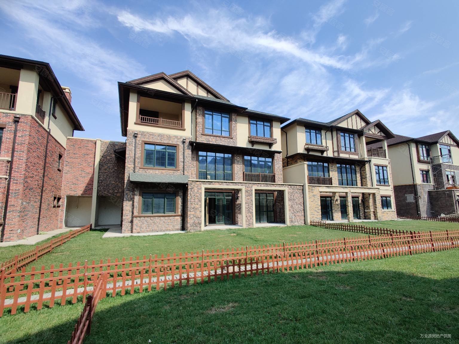 北入户南院一手特惠单价七千起大开间送两个车位滨海湖别墅