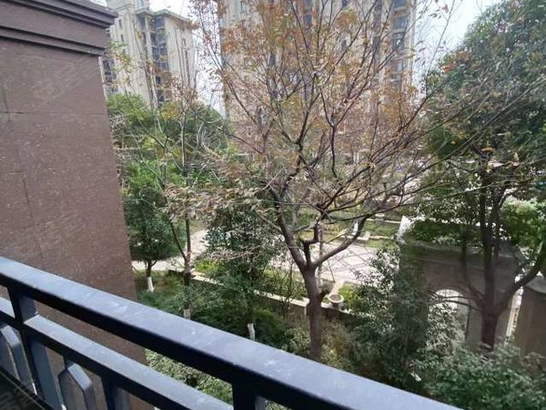 昆山花桥花桥新城富隆花园居住区房源采光好,南北通透,业主诚意出出租