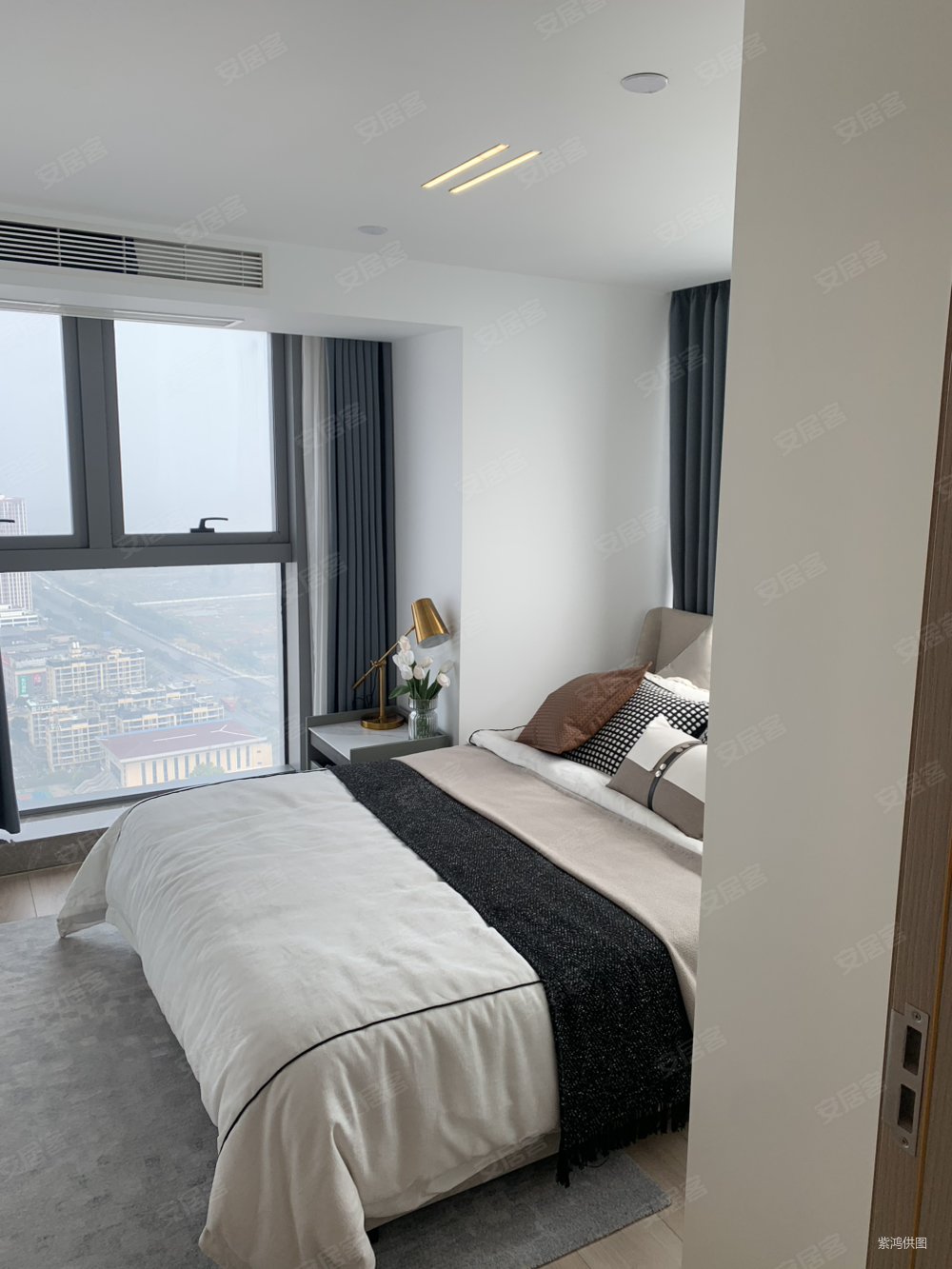 多彩城(商住楼)3室2厅2卫75㎡东南43.8万