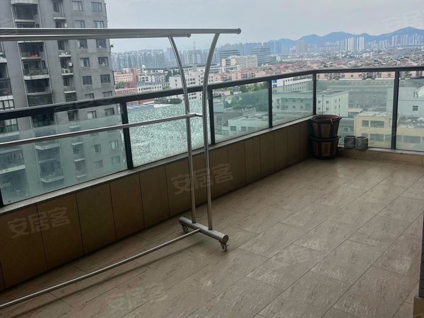 杭州萧山城厢滨水名庭精装修拎包入住,包物业,包车位,配套齐全,出行