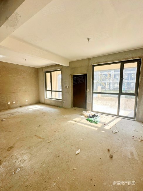 鲁昊棠琳湾叠拼别墅带大院子送56米地下室近商圈