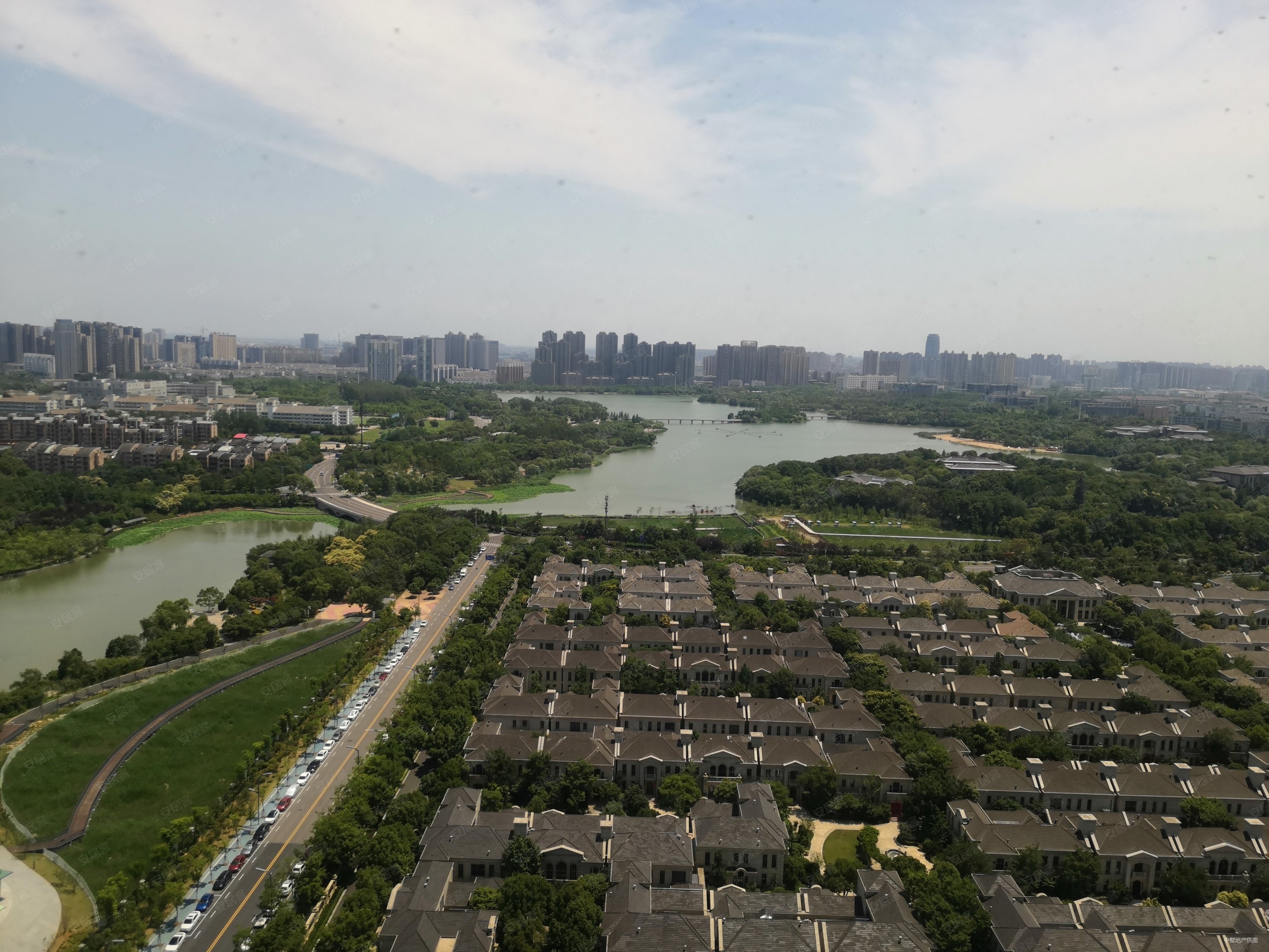 绿城翡翠湖玫瑰园 南北通透 次新房 近地铁 购物方便