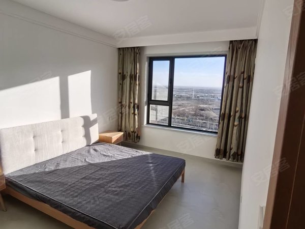 包头稀土高新区滨河大厦伊泰华府荟伊泰一期 三室两厅两卫精装修 第一次出租出租房源真实图片