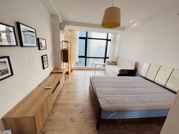 苏州吴江太湖新城菁英公寓(吴江)东恒盛大酒店,大润发超市,天虹商场旁