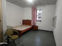 仁怀中枢鼓山路一转盘附近单间带独立卫生间出租，家电齐全拧包入住，600月出租房源真实图片