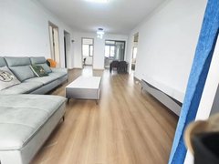 蚌埠蚌山新城区急租,融创山水宸院,银泰南,高端楼盘,四室两厅两卫出租房源真实图片
