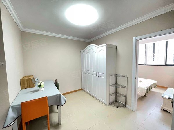 上海浦东陆家嘴东港公寓电梯两房陪读好房  两个房间差不多大 装修还