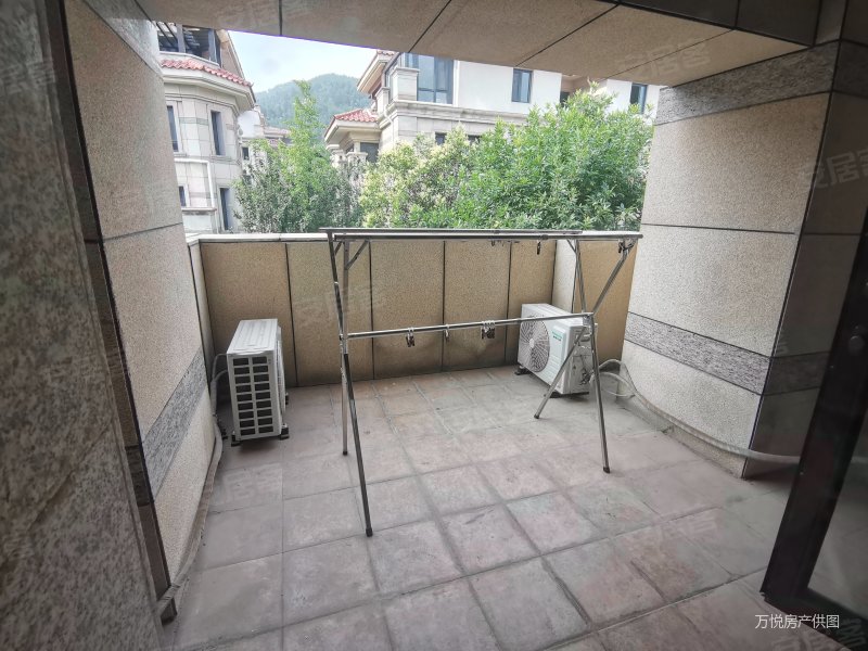 急售价格大谈福地街观山别墅7米客厅挑高院子方正车库