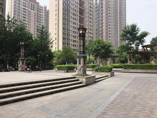 济南天桥堤口路南益名泉春晓东区首茨出租!自住精装修!随时可看!