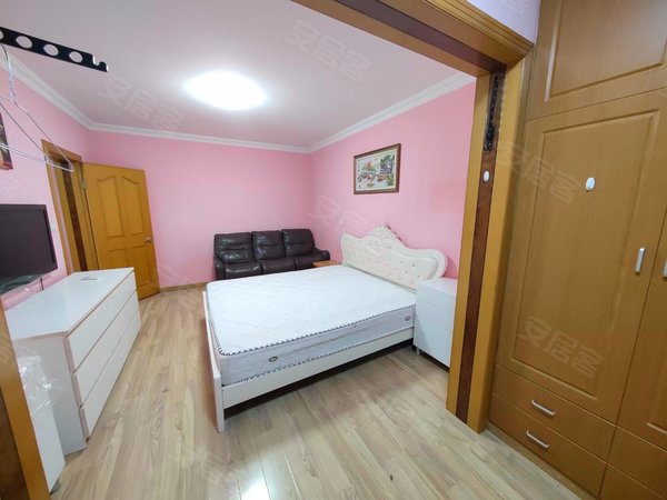 上海浦东三林凌云公寓地铁6号线灵岩南路站.凌云公寓电梯12楼.