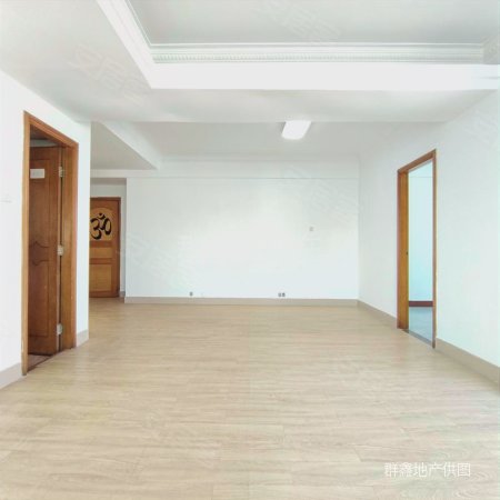 跑马地花园3室2厅2卫128㎡南北680万