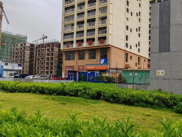 南宁西乡塘心圩龙都国际高新区3号地铁口龙都国际一房一厅精装配齐