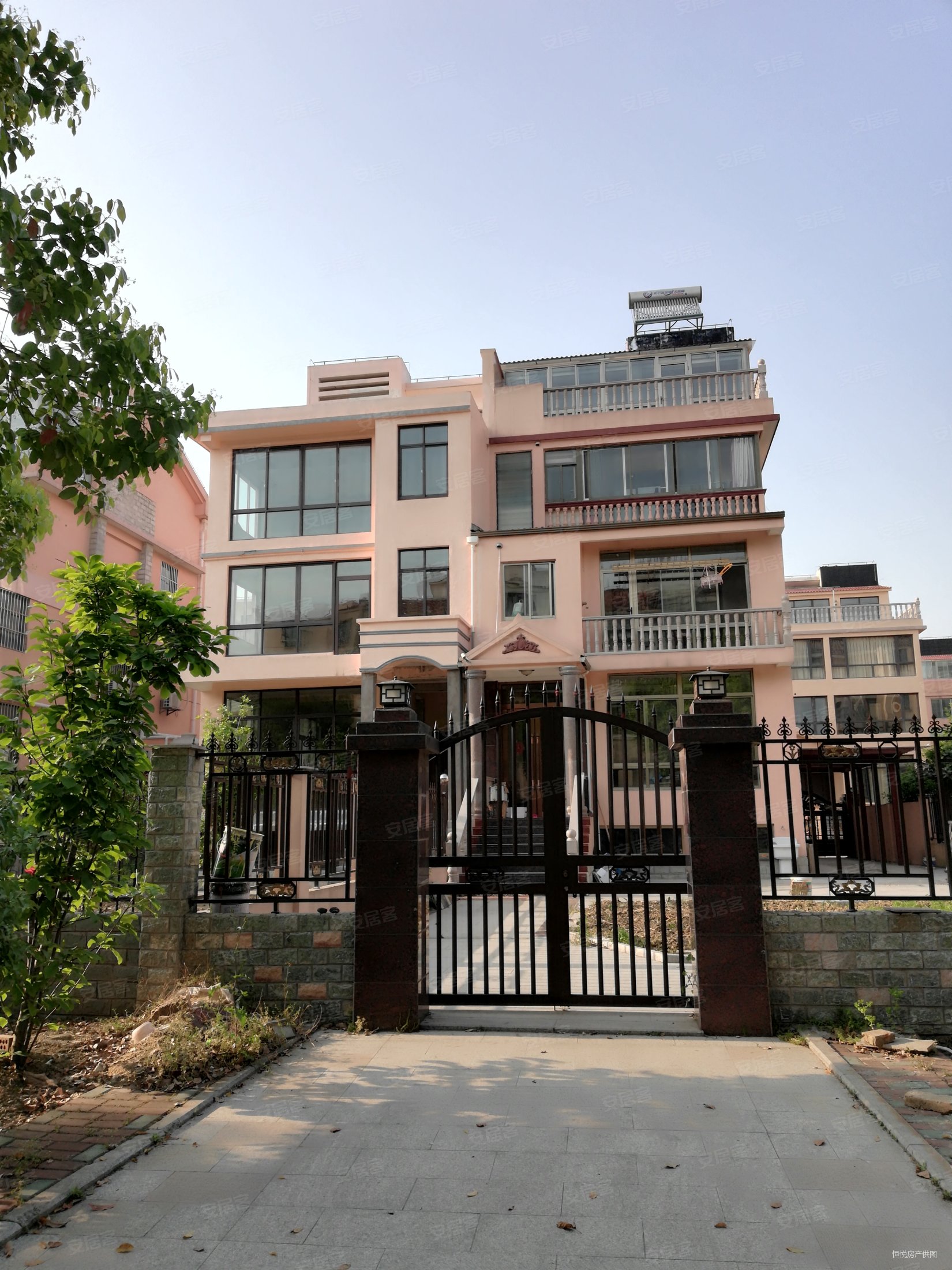 新出房源鸿禧山庄联排别墅全新毛坯带车库价格便宜急售