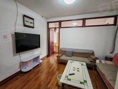 乐陵城区人民广场棉布一条街附近，年8000！有空调洗衣机冰箱，可洗澡可做饭！出租房源真实图片