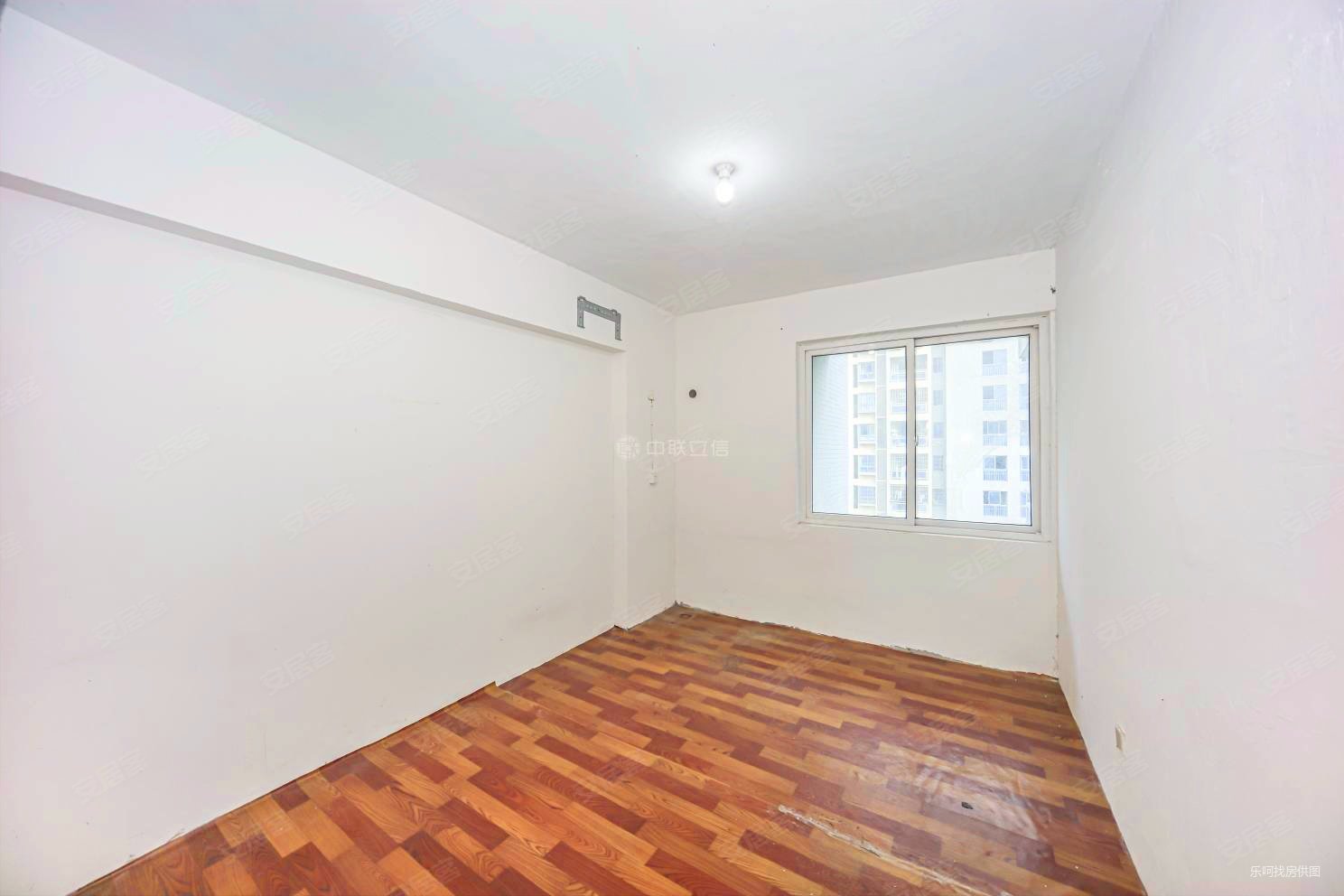 胪雷地铁口,商品房大4房,一梯2户,南北通透,城南小筑二手房,172万,4室