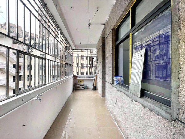 深圳福田华强南赤尾村赤尾地铁口 赤尾村 3房2厅 大面积 朝南看深圳河