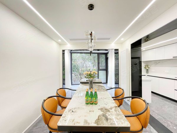 上海长宁动物园温莎公寓精装全配四房,室内泳池健身会所,近包玉刚学校