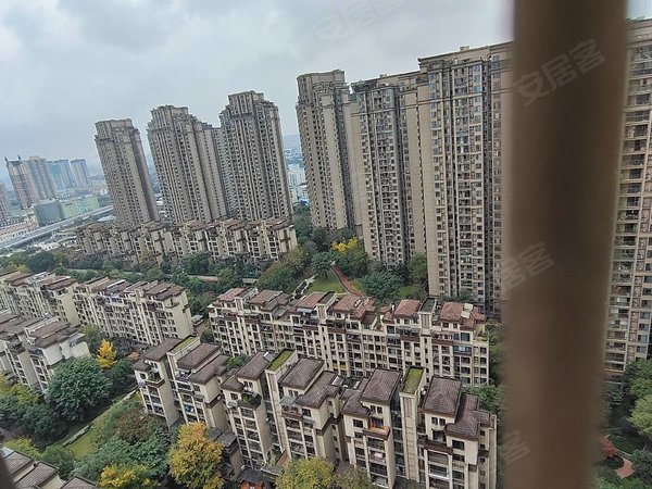 重庆荣昌荣昌城区寰宇世家(荣昌)寰宇精装三房,出租,朝小区,户型方正