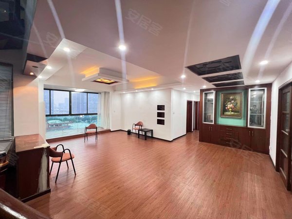 广州天河棠下骏景花园南向精装修复式  可办公出租房源真实图片