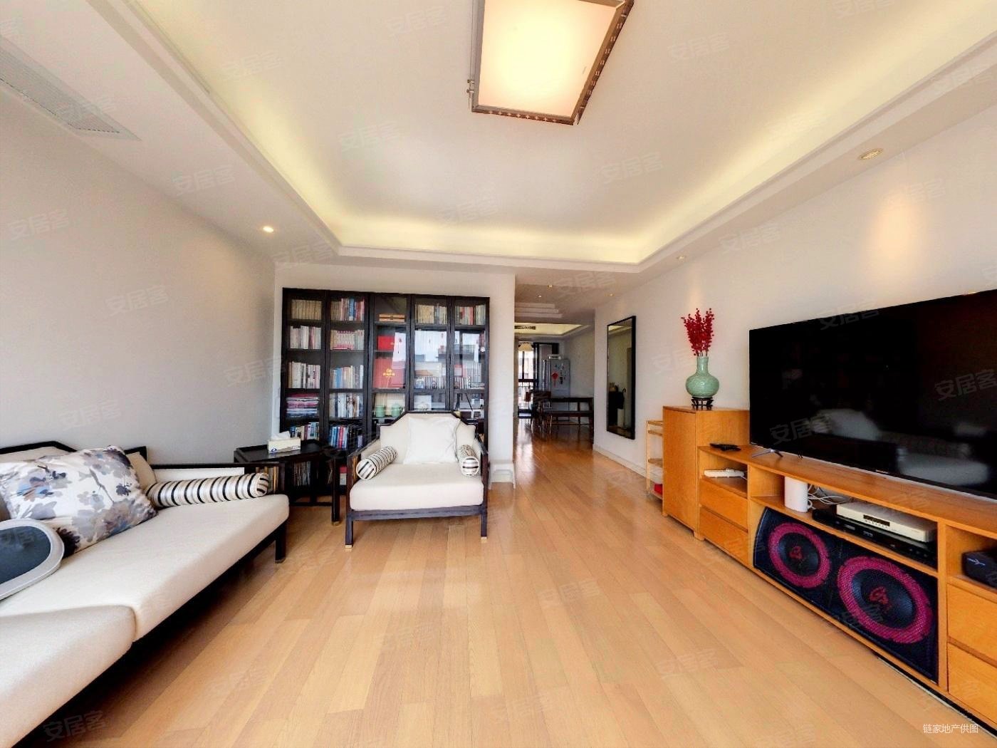 精装修 拎包入住 楼层好采光佳 有车位 南北通透,白金海岸花园二手房