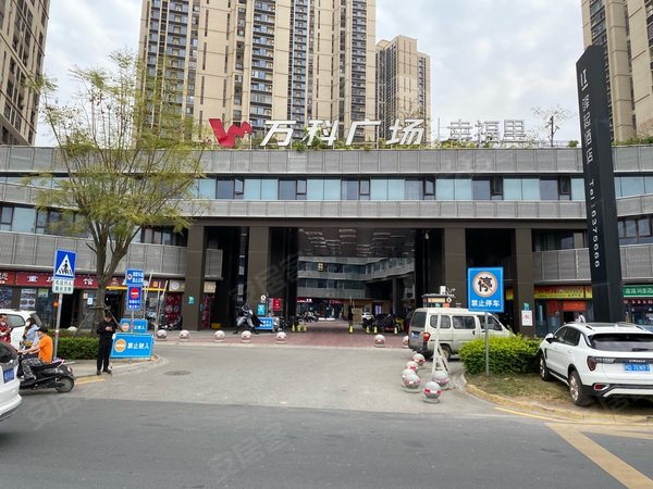 厦门集美厦门北站万科广场万科广场 4室2厅2卫 电梯房 精装修 135平