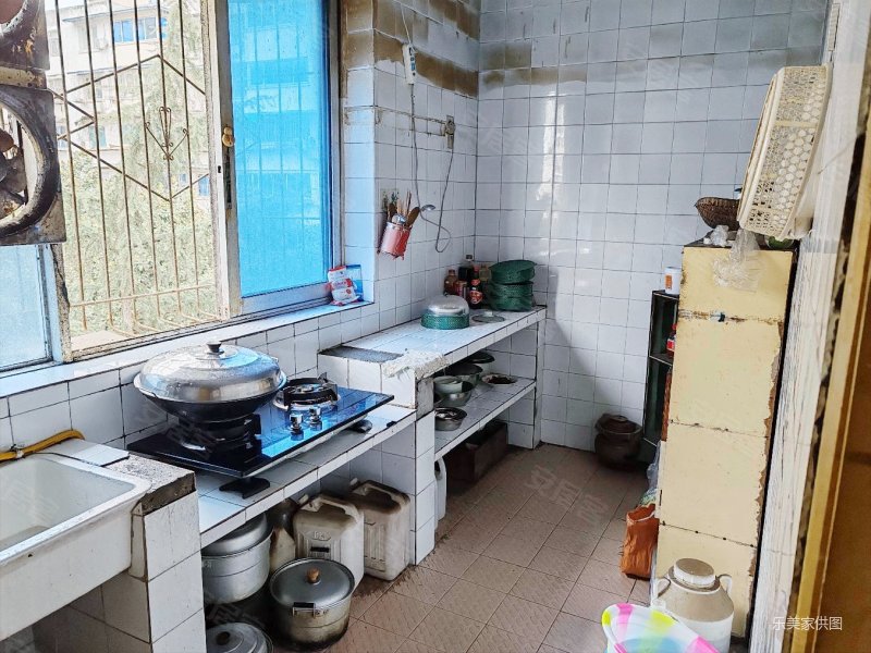 十陵小区套三出售位于青龙湖湿地旁