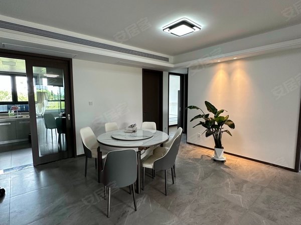 苏州吴江盛泽建发云锦湾出租  潜龙渠边建发云锦湾精装修大4房3卫