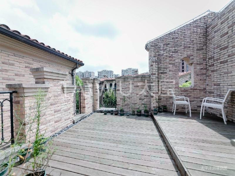 贝尚湾溪谷墅九亭牛逼的联排别墅带中庭前后花园双车位