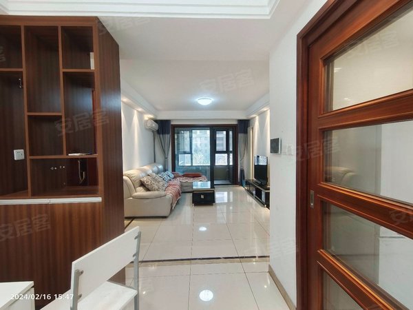 济南历城华山中海御景台中海御景台 3室2厅2卫 配套齐全 精装修 电梯