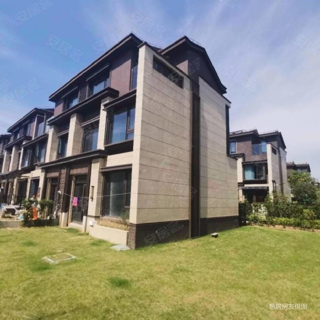 新上佘山玺樾东边套联排别墅花园150平急售欢迎看房